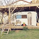 Azkendantza Capacite 2 A 4 Pers Ou 5 A 6 Pers Supplement Caravane Insolite Apartment Ascain