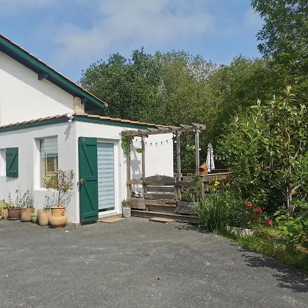 Azkendantza 2a6 Pers Avec Caravane Insolite Ascain